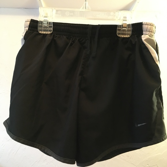 Nike Girls Black Shorts - Picture 1 of 4